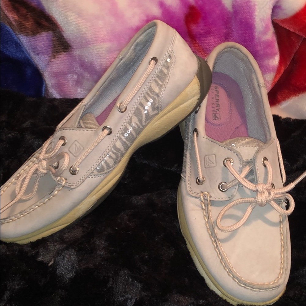 Size 7 grey and zebra Sperry’s.